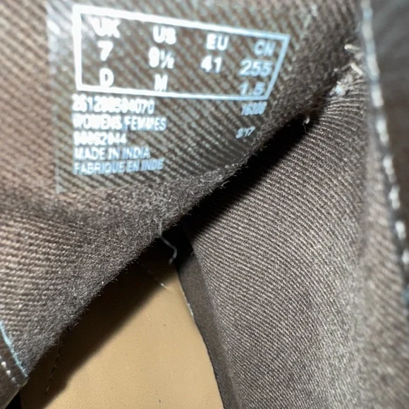 Clarks NWOT Dark Grey Suede Booties - Picture 6 of 6